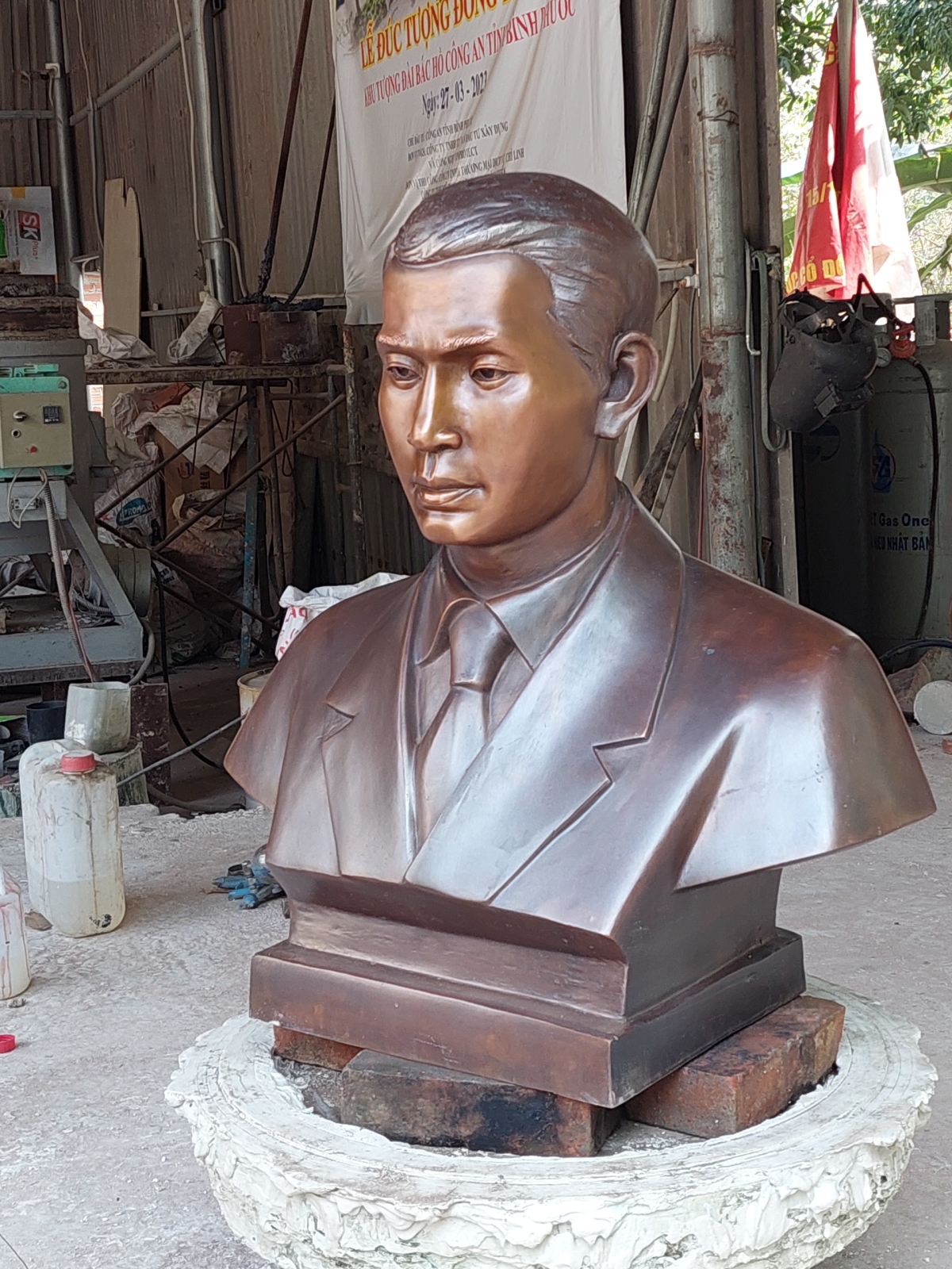 Chân Dung Đồng Chí Dương Minh Châu
