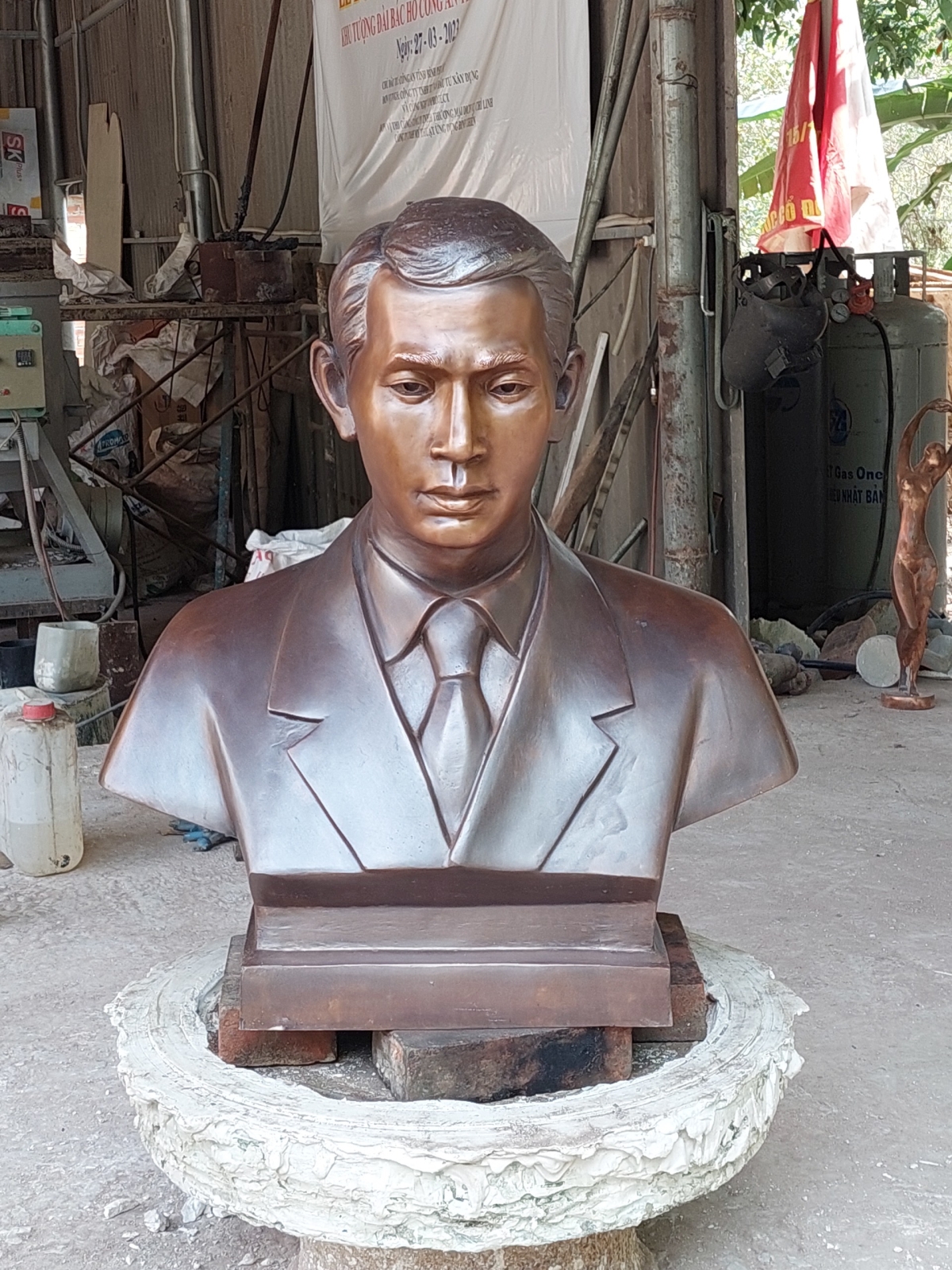 Chân Dung Đồng Chí Dương Minh Châu