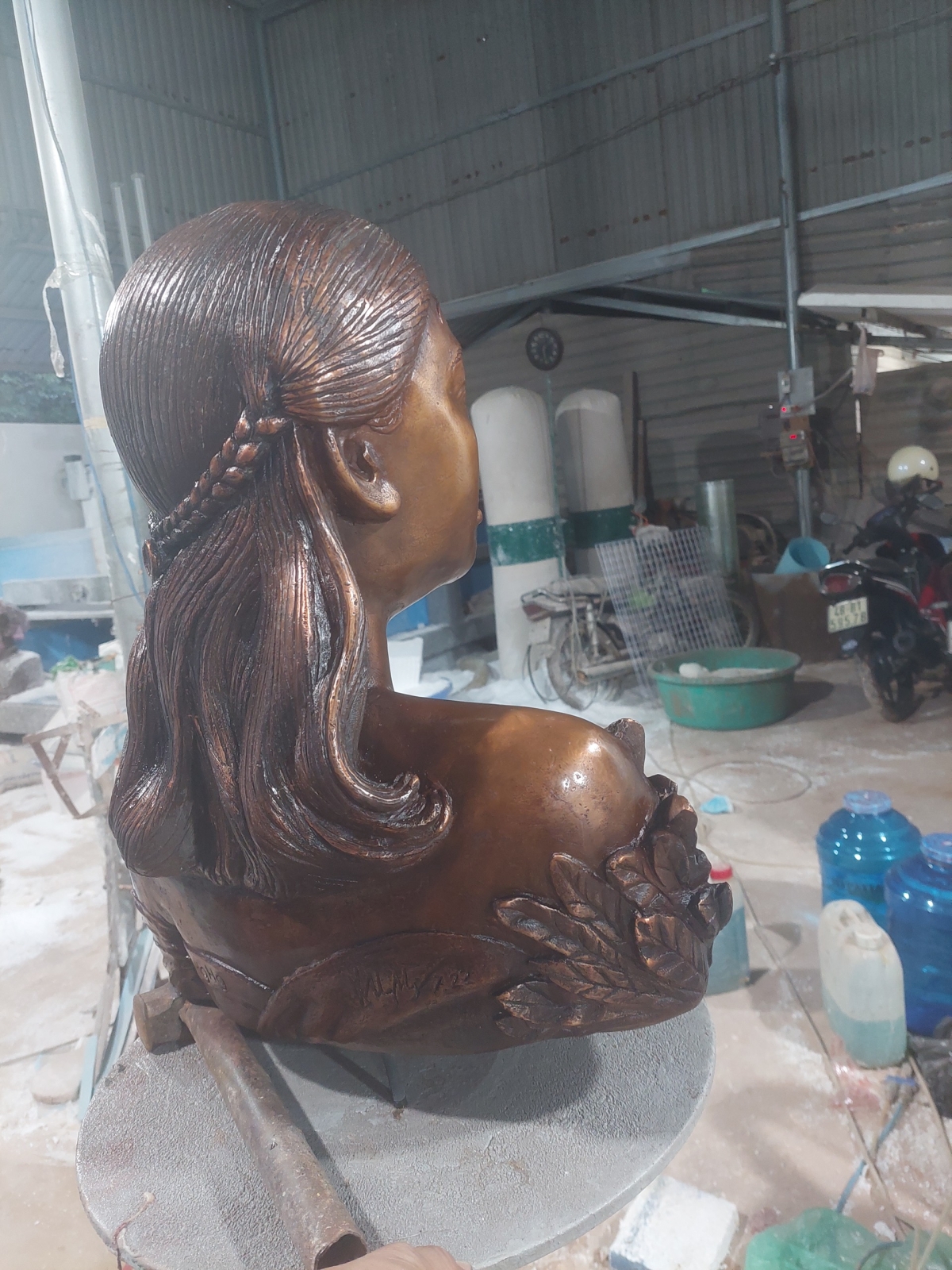 Tượng Chân Dung Tác Giả Nhà Điêu Khắc Nguyễn Hồng Hưng