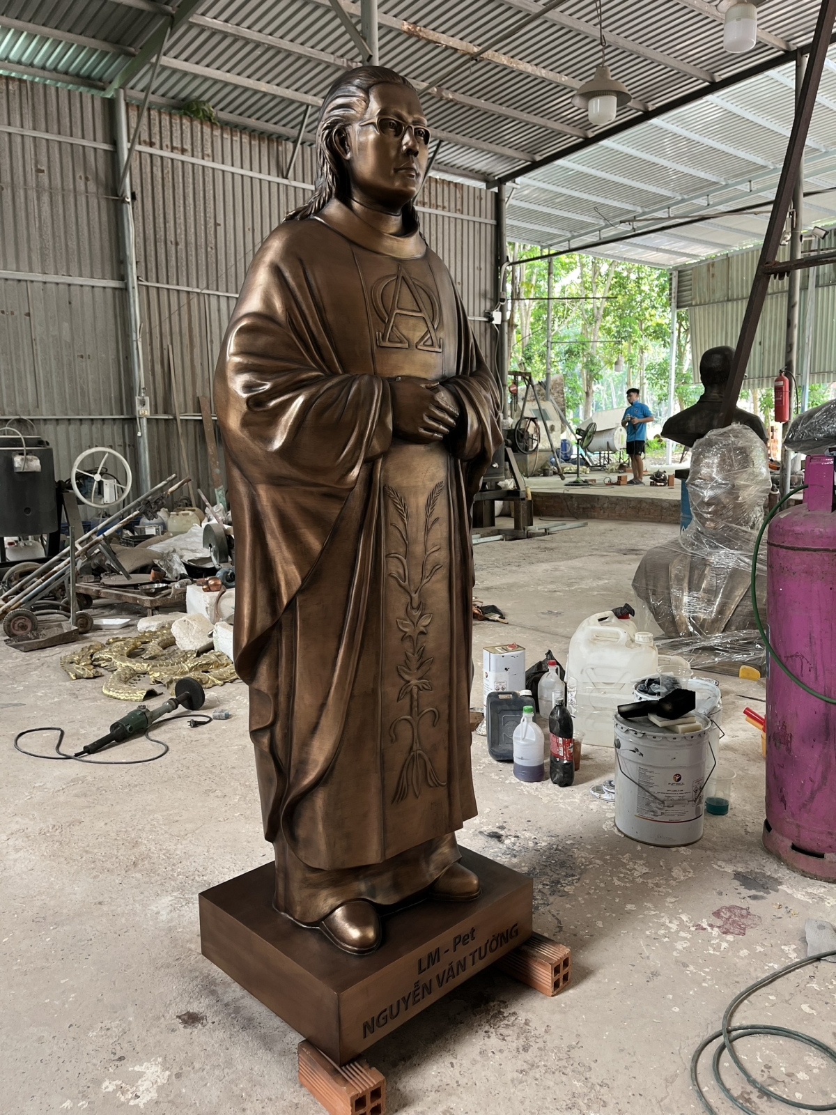 Tượng Đồng Cha Pherô Nguyễn Văn Tường - Nhà Thờ Giồng Lớn Cầu Ngang Trà Vinh
