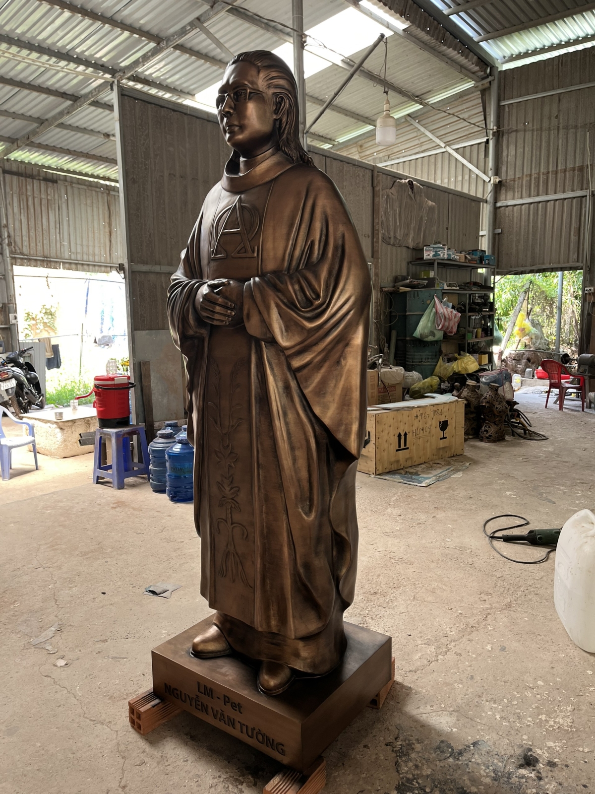Tượng Đồng Cha Pherô Nguyễn Văn Tường - Nhà Thờ Giồng Lớn Cầu Ngang Trà Vinh