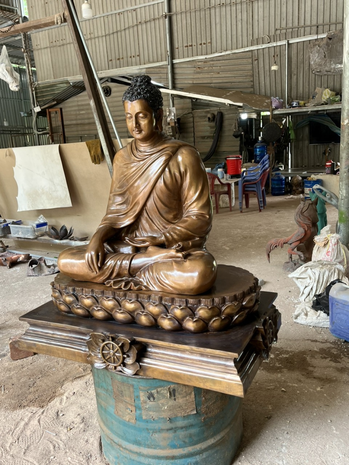 Tượng Phật Thích Ca Ngồi Đài Sen