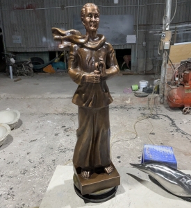 Phác Thảo Bà Mẹ Bằng Đồng Đỏ Của Thầy Nguyễn Hoàng Ánh