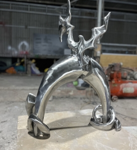 Tác Phẩm Đúc Inox Cao 1M Của Thầy Chí Thanh Giảng Viên ĐH Mỹ Thuật TP. HCM