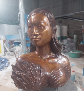 Tượng Chân Dung Tác Giả Nhà Điêu Khắc Nguyễn Hồng Hưng