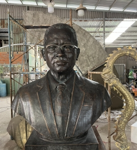 Tượng Đồng Ông Ngô Văn Ích - Chủ Tịch Tập Đoàn Thuỷ Sản Việt Nam