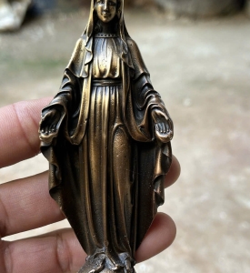 Tượng Đức Mẹ Ban Ơn Để Xe Hơi