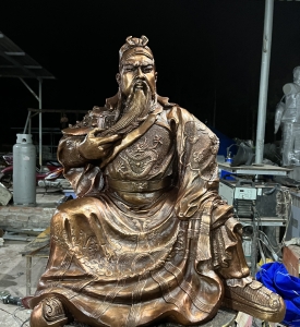 Tượng Quan Công Ngồi Vuốt Râu