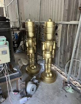 Tượng Chú Lính Chì Cao 1,6 Mét Bằng Đồng Vàng