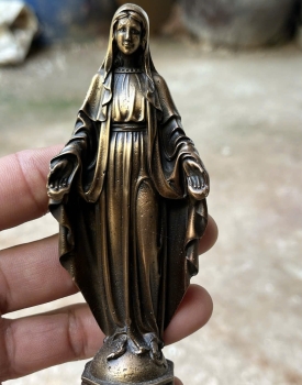 Tượng Đức Mẹ Ban Ơn Để Xe Hơi