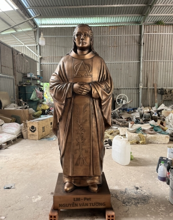 Tượng Đồng Cha Pherô Nguyễn Văn Tường - Nhà Thờ Giồng Lớn Cầu Ngang Trà Vinh