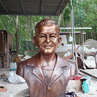 Địa chỉ đúc tượng đồng doanh nhân uy tín và chất lượng