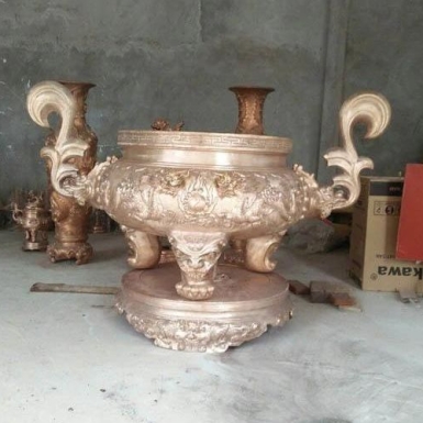 Nên lưu ý những gì khi tìm kiếm và mua sắm lư hương bằng đồng?