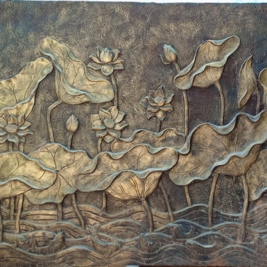 Điêu khắc tranh phù điêu hoa sen bằng đồng - sự sống động và chân thực