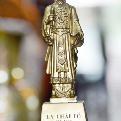 Nhận đúc tượng đồng Lý Thái Tổ chất lượng 