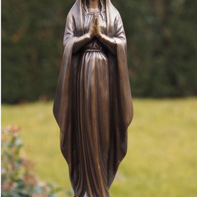 Đặc điểm nổi bật của tượng Đức Mẹ ban ơn bằng đồng