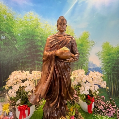 Gia công đúc tượng Phật Thích Ca bằng đồng tinh xảo