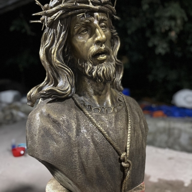 Khám phá nét đẹp và ý nghĩa của tượng thờ công giáo bằng đồng