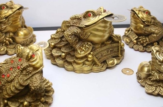 Những lưu ý quan trọng khi đặt cóc ngậm tiền bằng đồng