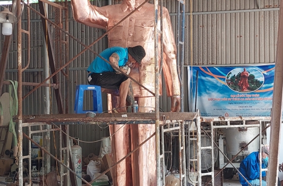 Nên mua tượng bằng Đồng hay bằng Gỗ?